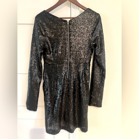 Windsor Black Sequin Side-Scrunch Low Cut Sequin Mini Dress Size Medium EUC - Picture 4 of 4